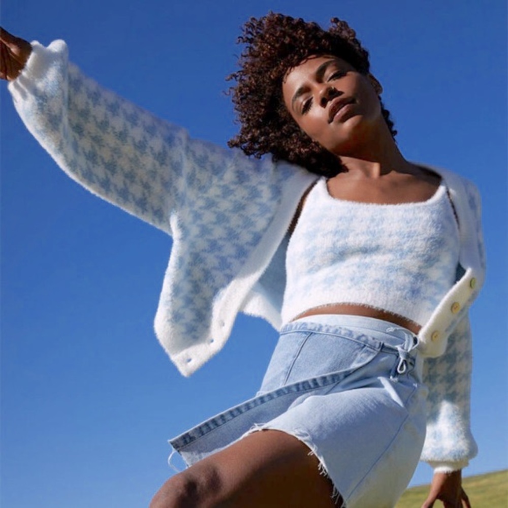 PacSun Kendall and Kylie Blue and White Sweater